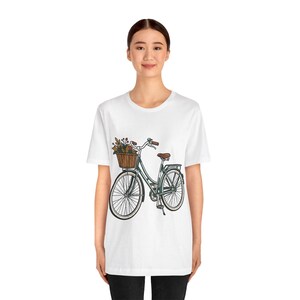Vintage Bicycle With Basket - Tshirt imagem 3