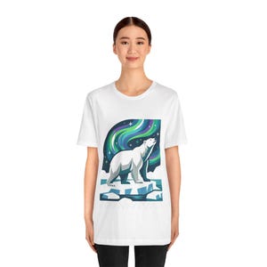 Arctic Polar Bear Under Aurora Borealis - Tshirt Bild 5
