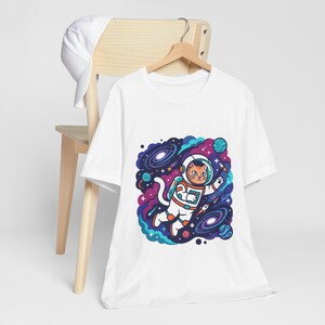Cosmic Astronaut Cat Exploring Galaxies - Tshirt bild 3