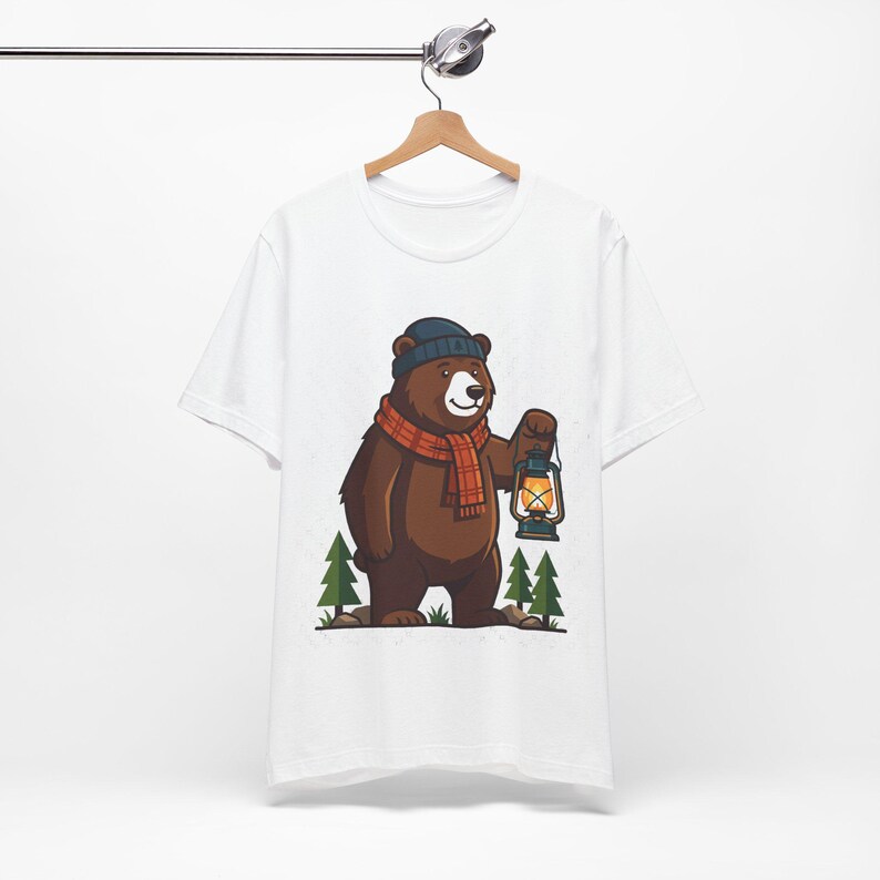 Camping Bear With Lantern - Tshirt afbeelding 2