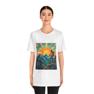 Mountain Sunrise Hiker - Tshirt Bild 5