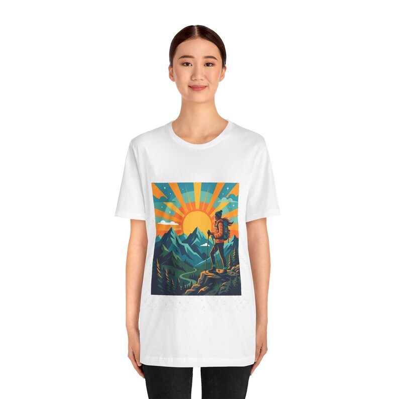 Mountain Sunrise Hiker - Tshirt Bild 5