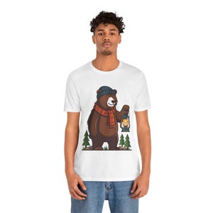 Camping Bear With Lantern - Tshirt afbeelding 5
