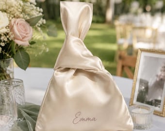 Pochette personnalisée en satin avec nœud, pochette brodée sur mesure, pochette de mariée style japonais, cadeau élégant pour demoiselle d'honneur