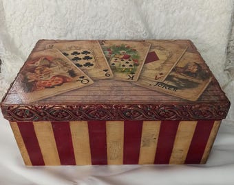 Coffre décoré à la main selon la technique du découpage : style Alice au pays des merveilles, rangement unique