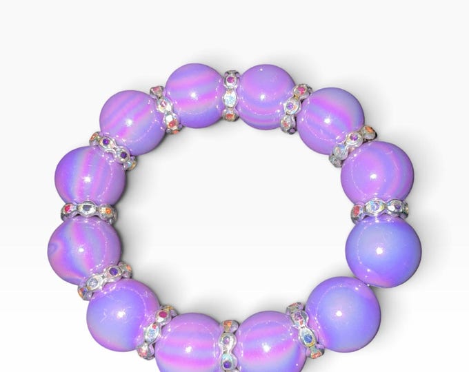 Beaded acrylic bracelet in light purple