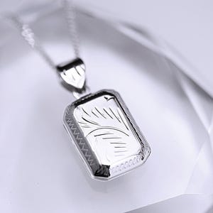 Medaljong i 925 sterlingsilver, vintagestil, etsad medaljong med två foton, unisex, present. Storlek: 17 L x 12 mm B. Välj kedja. #25