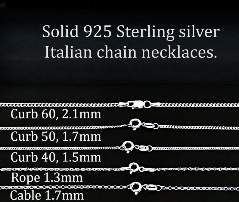 Puede incluir: Cinco cadenas de plata diferentes, etiquetadas con su tipo y tama&ntilde;o. Las cadenas son: Curb 60, 2,1 mm; Curb 50, 1,7 mm; Curb 40, 1,5 mm; Rope 1,3 mm; Cable 1,7 mm.