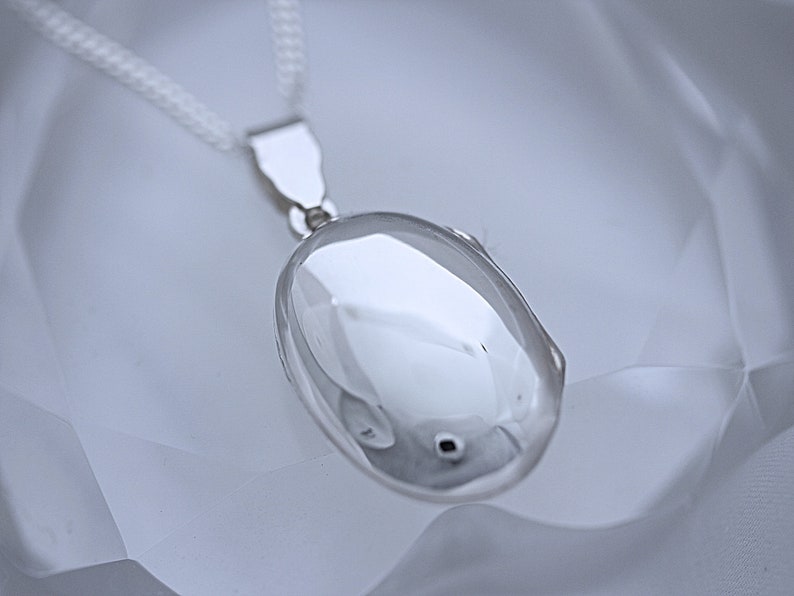 Sterling silver Oval locket . Mother gift. Engraving no included. Gift for her OR for him. Hold 2 Photos. Choose chain. R-11 image 2