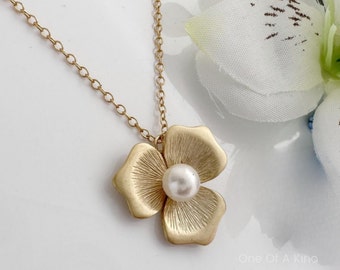 Gorgeous Gold Flower Necklace Three Patel Flower. Silver Sold-out.