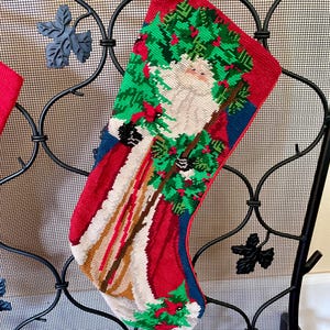 Bas de Noël brodés : décoration de père Noël vintage