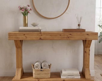 Mesa consola de estilo rústico, de madera maciza de pino con diseño campestre.