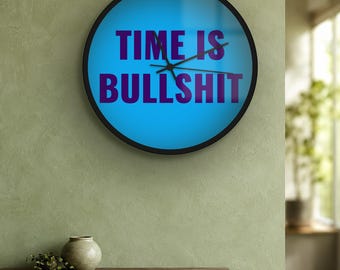 Reloj de pared irreverente / "El tiempo es una mierda" / Decoración nihilista silenciosa de 25 cm / Regalo divertido / Colores personalizados, hecho a medida