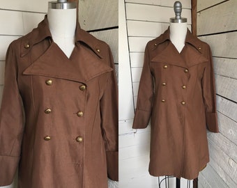 70s brown short raincoat - large collar double breasted brass buttons military style