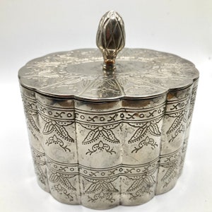 Silver trinket box etched design lid red satin lining jewelry storage scallop oval shape pineapple finial