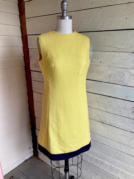 60s yellow sleeveless shift dress mod style navy … - image 2