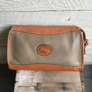 80s Dooney and Bourke crossbody bag - taupe pebbled leather - brass hardware - brown leather - brass feet