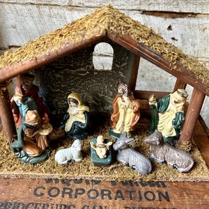 Christmas Nativity set - mid century plastic wood 15 pieces