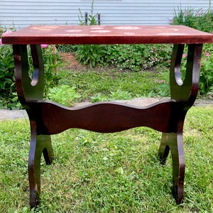 Mesa auxiliar de madera de granja de los años 30, soporte para plantas, mesa auxiliar hecha a mano con superficie rústica desgastada