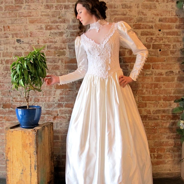 Jessica McClintock Wedding Gown - Satin - Lace - Pearl Beads - Victorian style