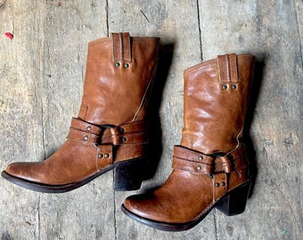 Frye Carmen Reitstiefel 6 1/2 Geschirr Cowboy Western braune Lederstiefel