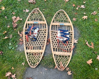 Vintage sneeuwschoenen - Snocraft - hout - onbewerkte huid - bindingen van imitatieleer - ovale sneeuwschoenen - wintersport