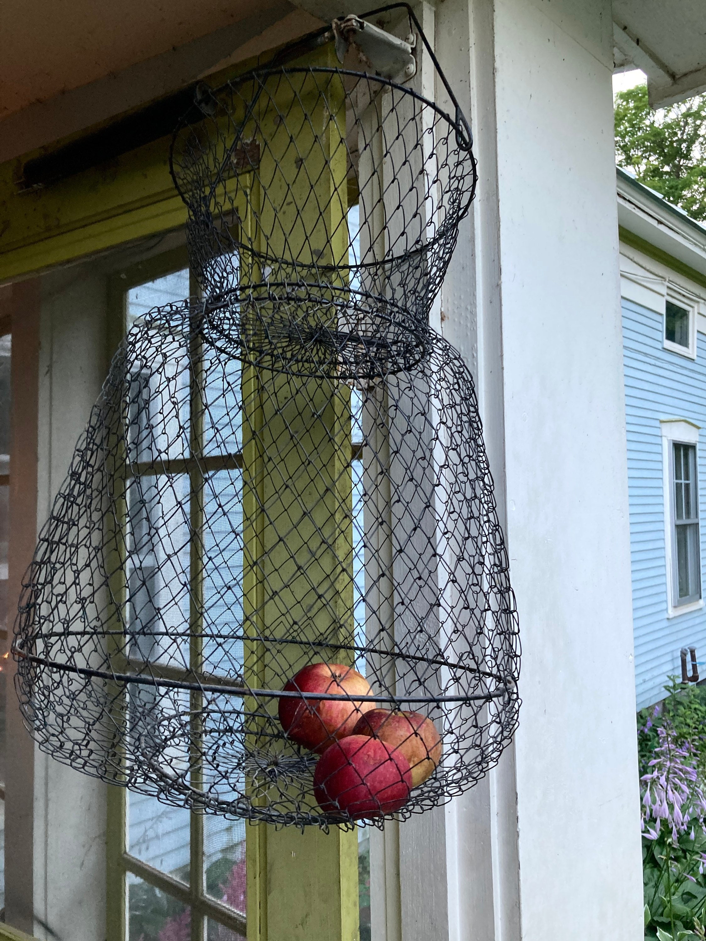 KANSAS Wire Basket for Bathroom Decor Wall Mounted Bathroom Organizer –  Wallniture