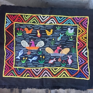 メキシコの刺繍されたカラフルな壁掛け手作りの水魚ボート水絵動物人々刺繍