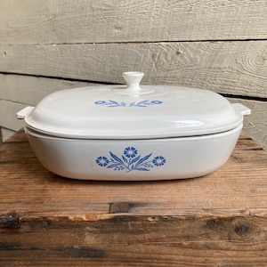 60er Jahre Corning Ware Kasserolle mit Deckel Pyrocetsm Blau Kornblume viereckig mit Griffen