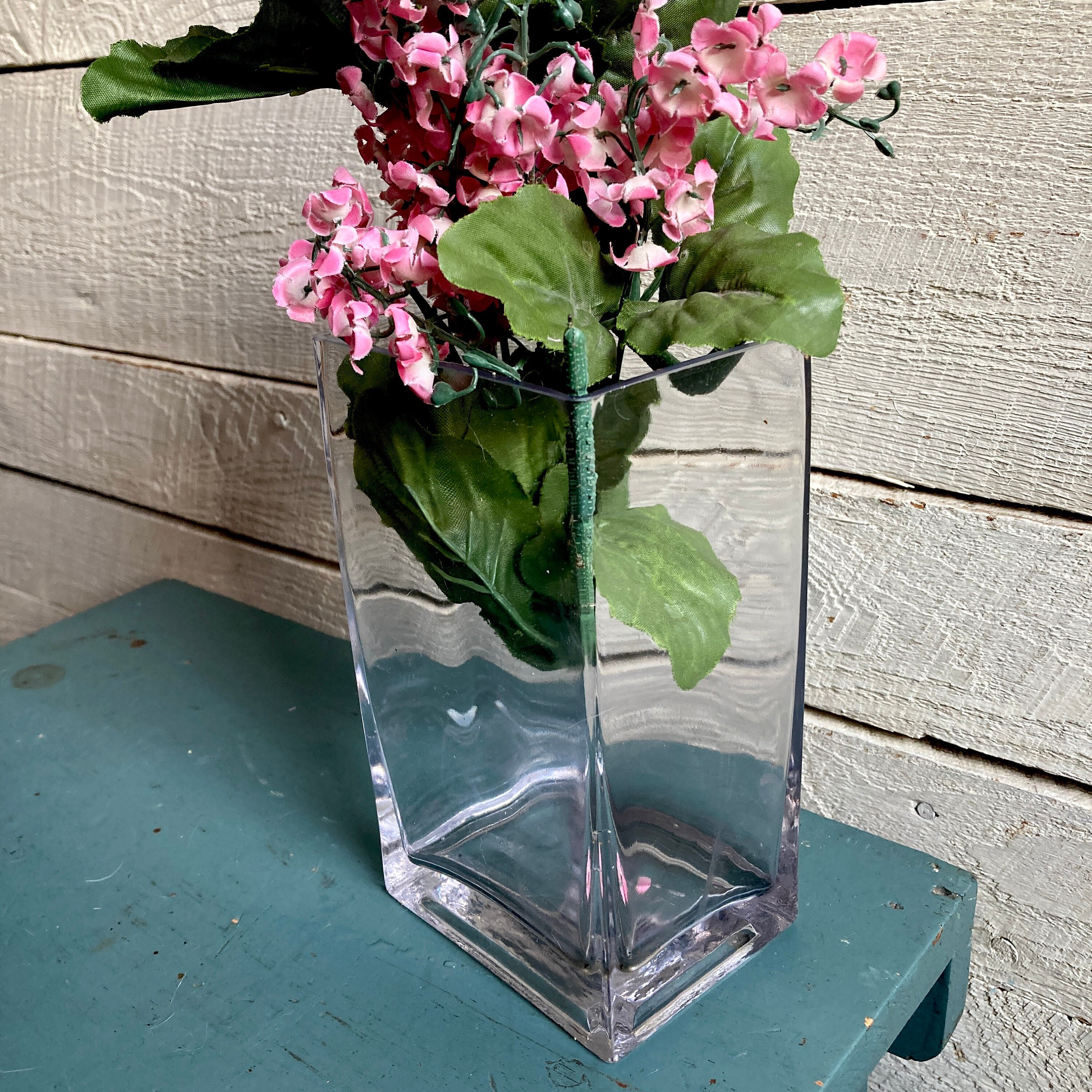 ●MID CENTURY MODERN DESIGN FLOWER VASE● Glass Flower Vase Mid Century Modern Design - Rectangular - Wavy