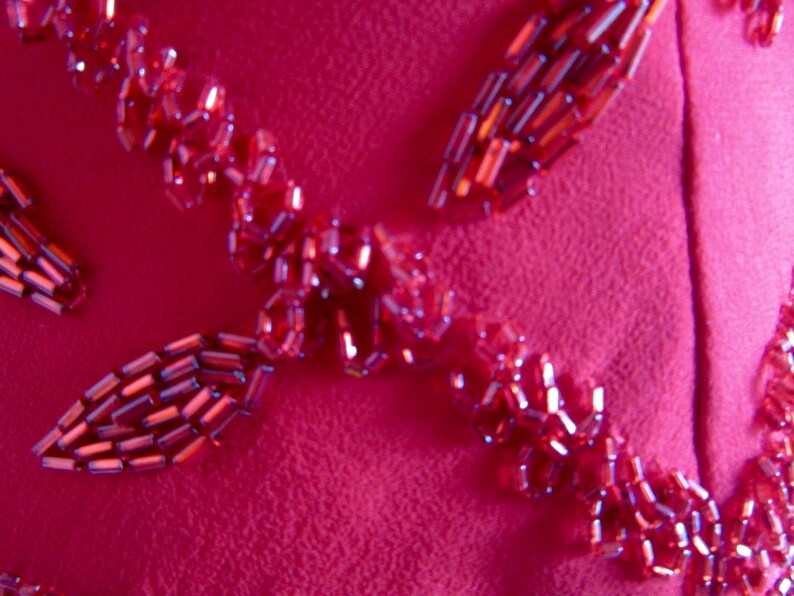 Vestido formal de gasa de seda roja con cuentas - espalda baja - maxi - con volantes - cuentas rojas - tirantes - largo - imagen 9