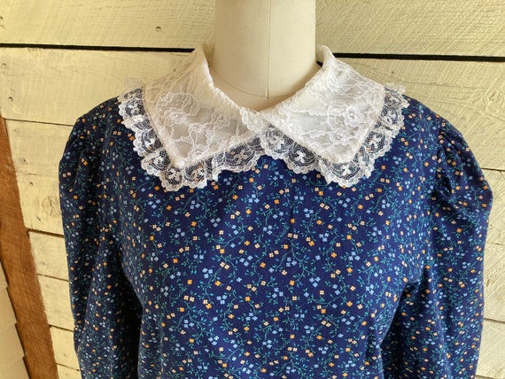 1970s Prairie cottagecore Dress Calico navy Blue … - image 2