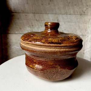 2 quart stoneware covered casserole handmade ceramic covered dish - copper color lid - top knob