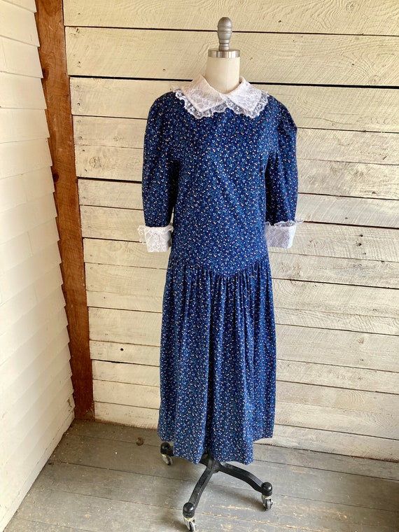 1970s Prairie cottagecore Dress Calico navy Blue … - image 6
