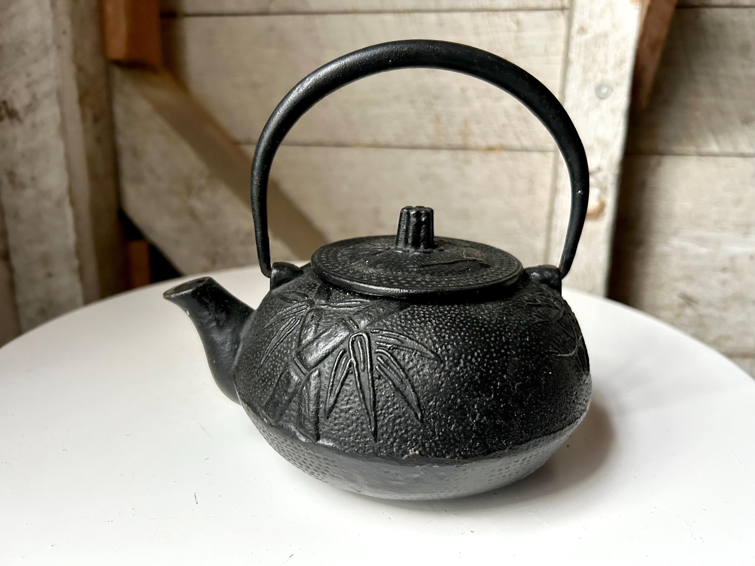 鉄瓶 黒鉄急須 - 小型急須 - 蝶番式ハンドル - 浮き彫り花模様 - 鋳鉄