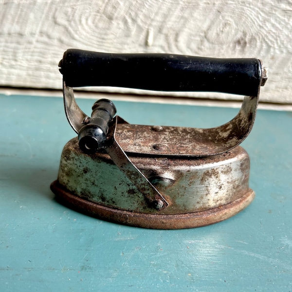 victorian small clothes iron - farmhouse decor - doorstop - paperweight - primitive - rustic - sad iron - antique iron