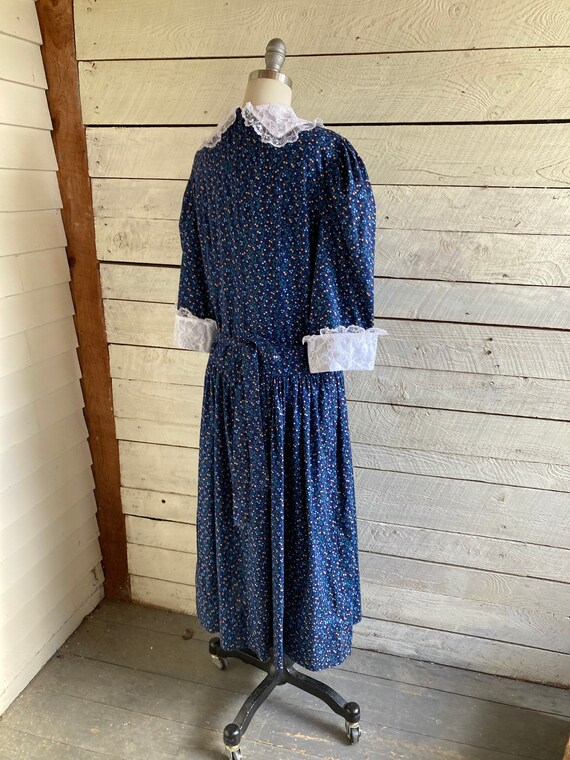 1970s Prairie cottagecore Dress Calico navy Blue … - image 4