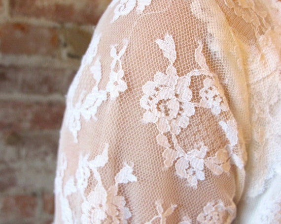 1960s Vintage Lace Wedding Dress and Veil - image 3