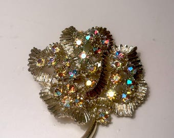 Iridescent aurora borealis rhinestone brooch - Vintage 50s  brooch gold tone