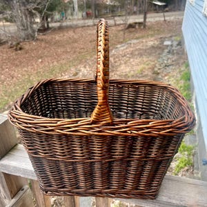 Weidenkorb - Bauernhaus - rustikal - primitiv - handgemacht - rechteckiger Bügelgriff - geflochtener Gartenkorb Marktkorb