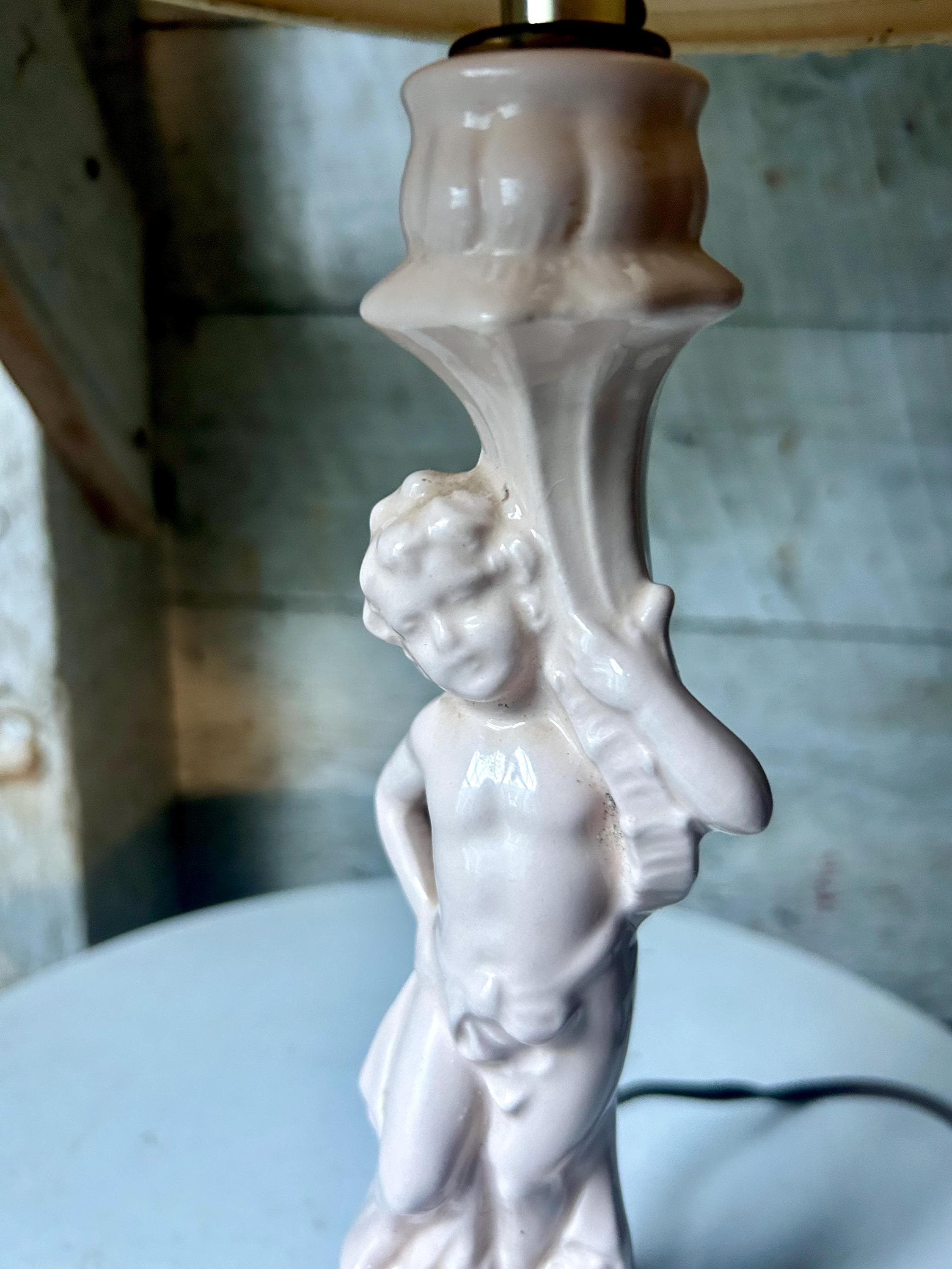 天使の置物ランプ 天使の置物ランプ - ピンクの私室ランプ - キッチュ - セラミック