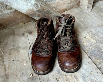 Limmer womans hiking boots - vintage 70s 80s -mountaineering boots
