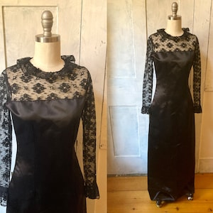 schwarzes Satin Etui Maxi Kleid Spitze Pailletten lange Spitze Ärmeln Kostüm