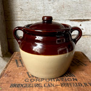 Stengodsskål - brun och beige - lantlig - 2 handtag - bönkruka - lock - keramik - glaserad - USA