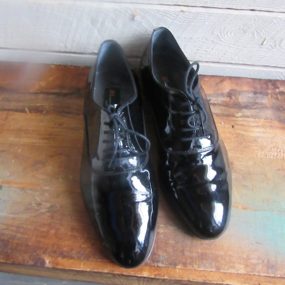 Black patent leather shoes - dance shoes - size 8
