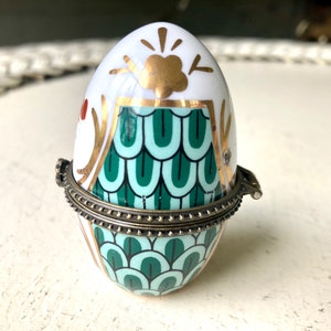 Eiform Schmuckschatulle Keramik glasiert Messing Gold Details