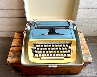 60s Royal Sabre two tone blue and cream portable typewriter 1960s hard case manual typewriter