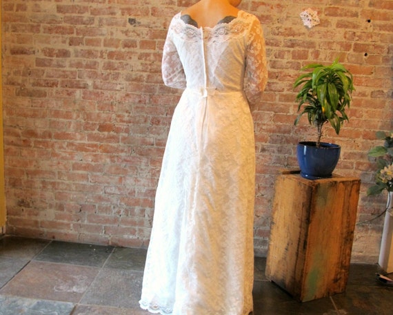 1960s Vintage Lace Wedding Dress and Veil - image 2