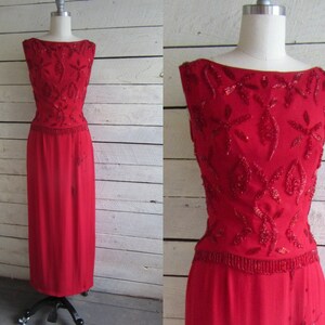 Vestido formal de gasa de seda roja con cuentas - espalda baja - maxi - con volantes - cuentas rojas - tirantes - largo - imagen 1