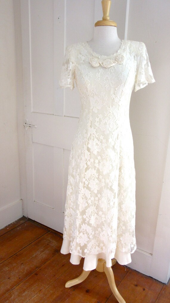 Chantilly Lace Wedding Dress - Tea Length - Butte… - image 5